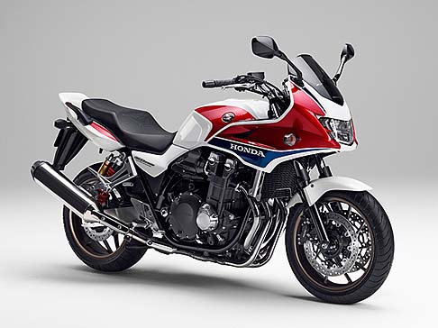 Honda - Troveremo, inoltre, tra le due ruote, le moto CB1300 Super BOL D’OR, CB400 Super BOL D’OR, CB400 Super Four e CBR250R.  width=