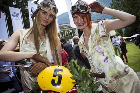 Moto Storiche - Hostess stile retro e moto storiche Villa Erba al Concorso d´Eleganza Villa d´Este 2014 width=