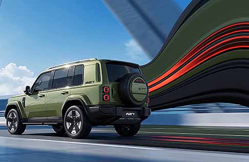 SUV 2027 - Il retro della iCAUR V27 REEV unisce efficienza e sportività con una linea fastback filante. Spiccano i fari a pixel LED tridimensionali con grafiche personalizzabili e un grande diffusore aerodinamico nero lucido che nasconde gli scarichi