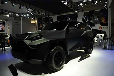 IAT -  IAT Kalman o Karlmann King è un massiccio Sport Utility lungo ben sei metri, disponibile in soli dieci esemplari.