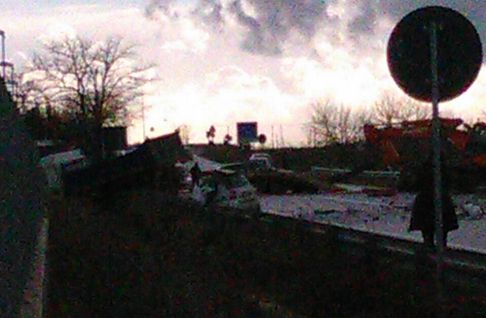 Crash - 23/01/2015 - Incidente mortale circonvalazione di Acquaviva delle Fonti tra un camion e una city car, muore un giovane professionista di 38 anni width=