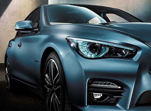 Infiniti - Nella Q50 questa griglia imita la griglia del prototipo Etherea con il motivo a nido d’ape in acciaio.  width=