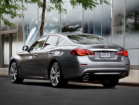 Infiniti - A bordo risultano migliorati il comfort e l’isolamento acustico. Grazie ad interventi mirati in alcuni punti della carrozzeria e del telaio è stata ridotta la rumorosità.  width=