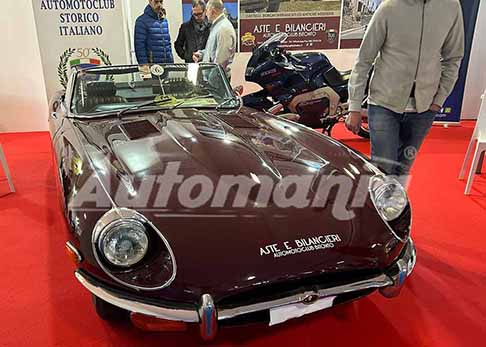 Auto Storiche in Fiera Expo Levante Bari - Jaguar E-Type di Diabolik auto storica esposta all´Expo Levante Bari 2023