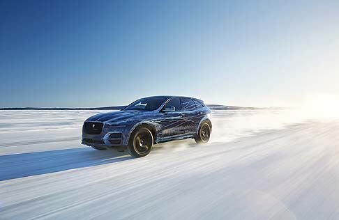Jaguar - Sarà presentata a Francoforte in veste di premiere la nuova Jaguar F-Pace alle prese in questi giorni con test impegnativi realizzati per mettere alla prova la dinamica di guida della vettura anche in condizioni estreme.  width=