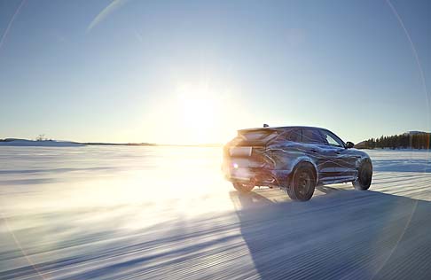Jaguar - Al centro prove Jaguar Land Rover di Arjeplog, nel nord della Svezia, le temperature medie invernali raramente superano i -15°C e scendono anche fino a -40°C.  width=