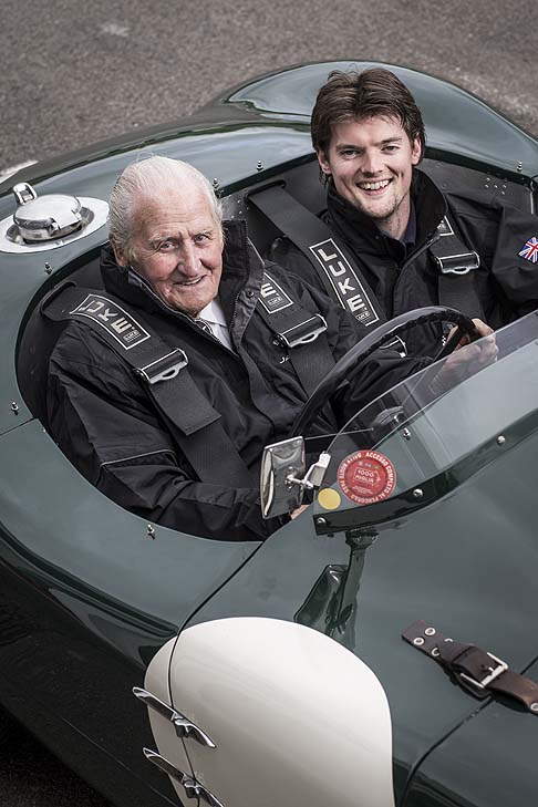 Jaguar - Questo elenco di vip appassionati di auto d’epoca sarà guidato da Alex Buncombe e Chris Harris, che siederanno su una Jaguar C-Type appartenuta al campione di Formula 1 Fangio. width=