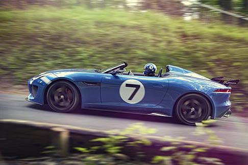 Jaguar - Project 7 è basato sulla celebre Jaguar F-TYPE, la nuova sportiva due posti convertibile del brand d’Oltremanica, vincitrice del premio World Car Design of the Year 2013. width=