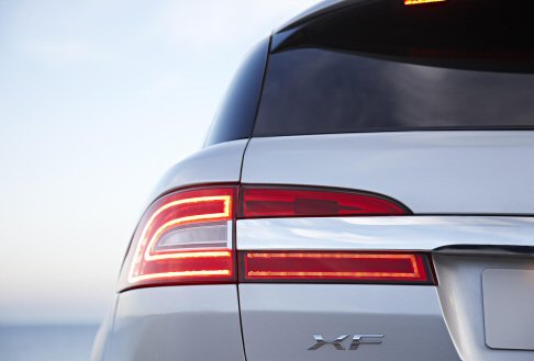 Jaguar - Tutti i modelli della XF Sportbrake adottano il sistema Jaguar Adaptive Dynamics che monitora la sospensione. width=