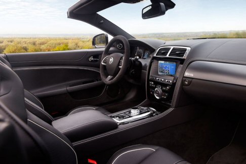 Jaguar - Il lancio ufficiale è previsto a inizio 2012 in Inghilterra con un prezzo pari a 103.000 sterline, che corrisponde a <b>120.000 euro. width=