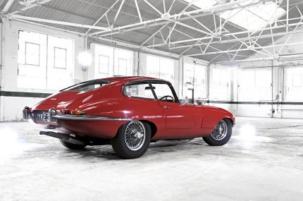 Jaguar - 50mo anniversario della Jaguar E-Type width=