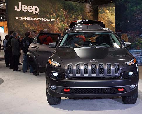 Jeep - Anteprima mondiale dedicata al Salone Internazionale di New York, la nuova Jeep Cherokee introduce nuovi standard di riferimento nel suo segmento. width=