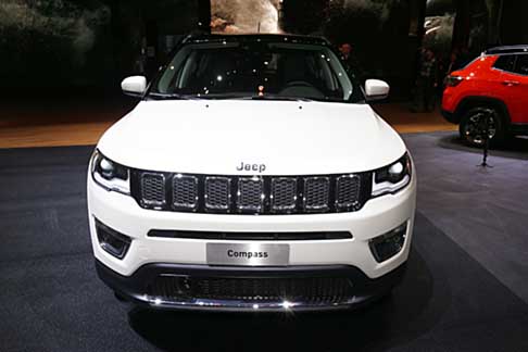 Jeep - Jeep Compass i visitatori potranno vivere un´esperienza in realtà virtuale, grazie al configuratore Jeep VR - Jeep Compass configuratore