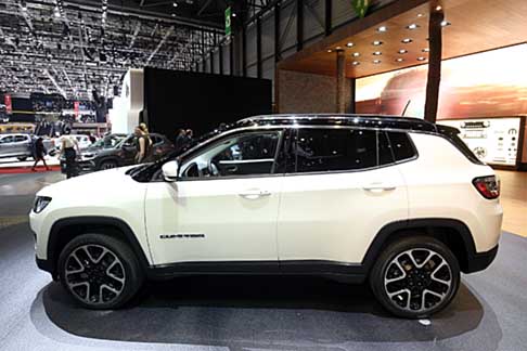 Jeep - Jeep Compass offre elevate capacità off-road 4x4, una ricca gamma di propulsori, un design accattivante