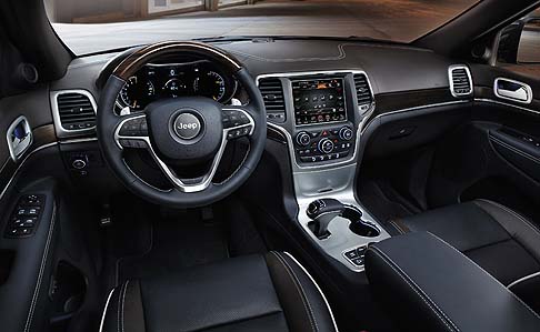 Jeep - Commercializzata a partire dal terzo trimestre in Italia e nei mercati europei, la Jeep Grand Cherokee 2014 è disponibile negli allestimenti Laredo, Limited, Overland e Summit.  width=