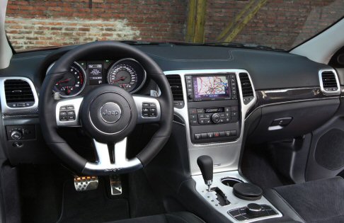 Jeep -  La versione SRT completa la gamma Grand Cherokee che in Italia prevede gli allestimenti Laredo, Limited ed Overland.  width=