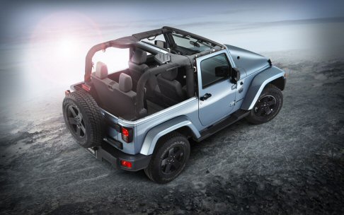 Jeep - La configurazione a due porte, Jeep Wrangler, e quella a quattro porte, Jeep Wrangler Unlimited, sono entrambe equipaggiate con il motore turbodiesel da 2,8 litri. width=