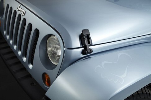 Jeep - L’equipaggiamento include di serie il sistema di trazione integrale part-time Command-Trac® NV241 inseribile ‘shift-on-the fly' a due velocità con rapporto per le marce ridotte di 2.72:1. width=