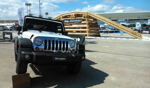 Jeep - Jeep Wrangler pre il test offroad all Fiera del Levante di Bari width=