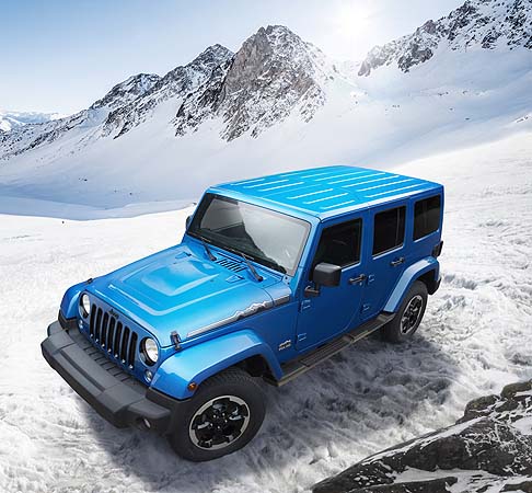 Jeep - Le capacità fuoristradistiche sono garantite dal sistema di trazione integrale part-time Command-Trac NV241 inseribile shift-on-the fly a due velocità con rapporto per le marce ridotte di 2.72:1. width=