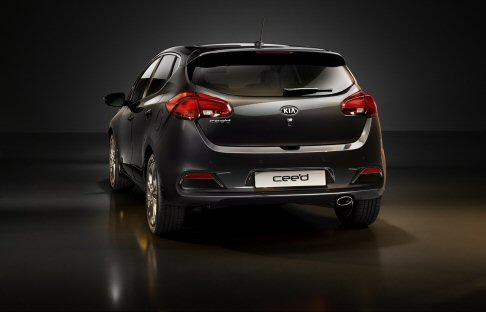 Kia - La vettura misura ora 4,26 metri di lunghezza e 1,79 di larghezza, conservando il passo della serie precedente, pari a 2 metri e 65 centimetri.  width=