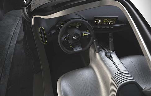 Kia - Il veicolo si distingue per la presenza di dettagli estetici originali e futuristici. width=