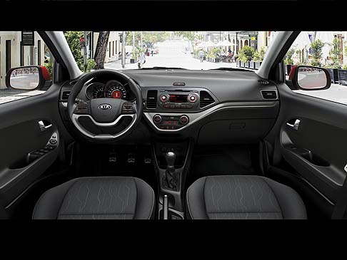 Kia - Novità assoluta le dotazioni con caratteristiche premium, come, ad esempio, il Kia Navigation System con schermo touch screen. width=