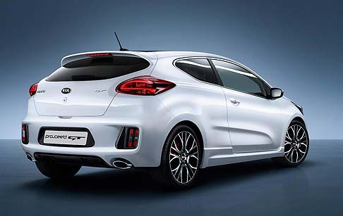 Kia - Kia Cee'd GT e Pro Cee'd GT saranno alimentati da un nuovo turbo 1.6 litri benzina GDI in grado di erogare 204 CV e 265 Nm di coppia, che consentirà di scattare da 0 a 100 km in 7,7 secondi. width=