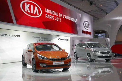 Kia - Nello stand Kia troviamo, inoltre, la nuova serie della cee´d Sportswagon. width=