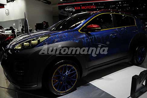 Film Cars X-Man - Kia X-Cars esposta al Beijing Motorshow 2016 non passa di certo inosservato: una carrozzeria di colore blu acceso a nido d´ape con cornici dorate