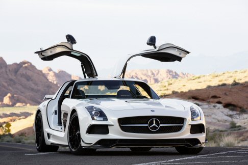 Mercedes-Benz - Con un peso di 1.550 kg, il rapporto peso/potenza della SLS AMG Black Series è pari a 2,45 kg/CV. width=