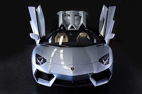 Lamborghini - Lamborghini Aventador LP 700-4 roadster supercar da 300 mila euro, tasse escluse width=