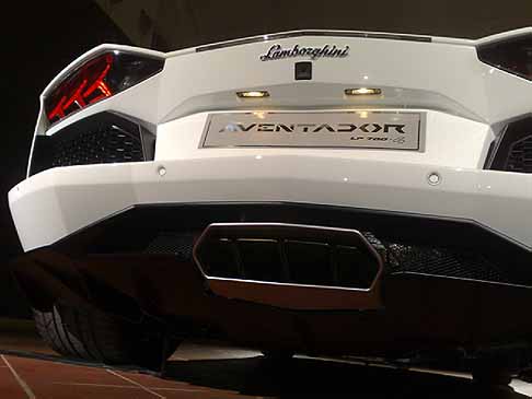 Lamborghini - Dettaglio Laborghini Aventador LP 700-4 posteriore width=