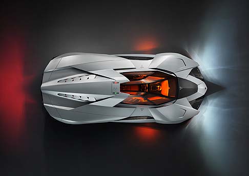 Lamborghini  - Lamborghini Egoista Concept offre un motore dieci cilindri a V e un solo posto a sedere, quello di pilotaggio che sembra l’anello di congiunzione tra un elicottero da guerra e una Supercar width=
