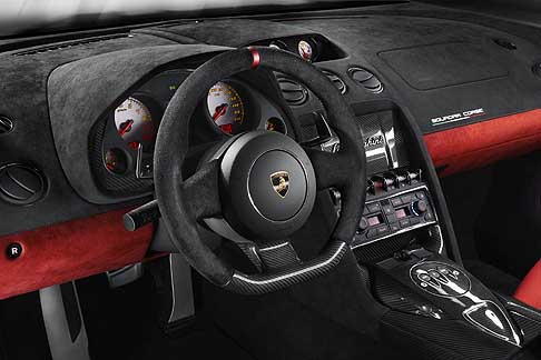 Lamborghini - Lamborghini Gallardo LP 570-4 Squadra Corse interni arrivano le emozioni della pista width=