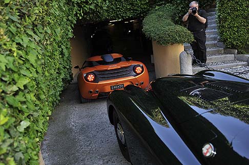 Lamborghini - Nonostante lo stile audace, questa straordinaria vettura conserva inalterati gli elevati standard di sicurezza attiva e passiva del modello di partenza. width=