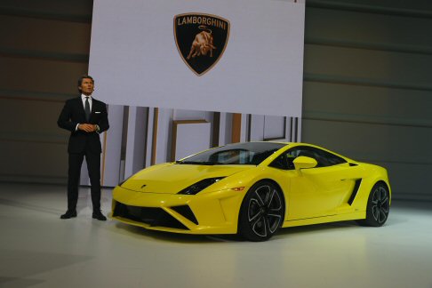 Lamborghini - Nel press day inaugurale Stephan Winkelmann, Presidente e CEO di Lamborghini, illustra le novità del parterre parigino, puntando l’attenzione sulla nuova Lamborghini Gallardo LP560-4. width=