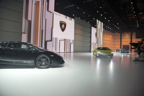 Lamborghini - La nuova Lamborghini Gallardo LP 560-4, dotata di sistema a trazione integrale permanente, sfoggia un nuovo design del frontale e della parte posteriore width=