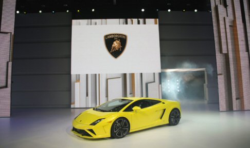 Lamborghini - Illuminano la scena insieme alla nuova Lamborghini Gallardo i modelli Gallardo LP 570-4 Superleggera e Gallardo LP 570-4 Spyder Performante offerte nella nuova versione esclusiva Edizione Tecnica width=
