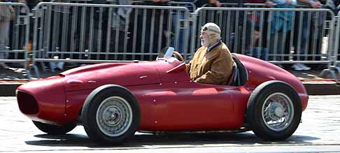 Lancia Marino - Gigi Brandoli in pista con Lancia Marino per far rivivere le emozioni del passato al pubblico di Torino width=