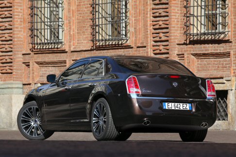 Lancia - Due le unità della gamma motori, entrambi sei cilindri, con trasmissione automatica e trazione posteriore width=