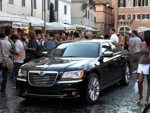 Lancia - Lancia Thema nel film «To Rome with Love» width=