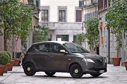 Lancia - Dedicata escluviamente ad una clientela giovane e sensibile alle tendenze in continua evoluzione nel campo della moda, la fashion city car si propone con una gamma rinnovata. width=
