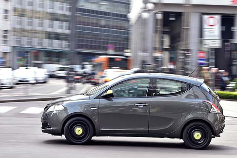 Lancia - La nuova Ypsilon Elefantino 2014 introduce tre nuove declinazioni estetiche, Lime, Watermelon e Coconut, che ampliano la possibilità di caratterizzazioni width=