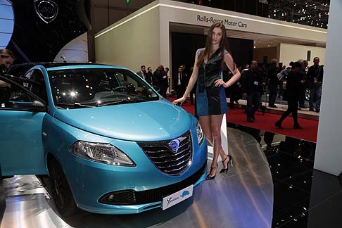 Lancia - Disponibile con tutte le motorizzazioni abbinate a cambi manuali, il prezzo di listino parte da 12.700 euro per la versione 1.2 da 69 CV per raggiungere i 16.500 euro della top di gamma: Ypsilon Elefantino 0.9 Turbo TwinAir Metano 80 CV. width=