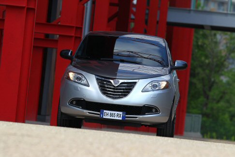 Lancia - lancia ypsilon vista frontale width=