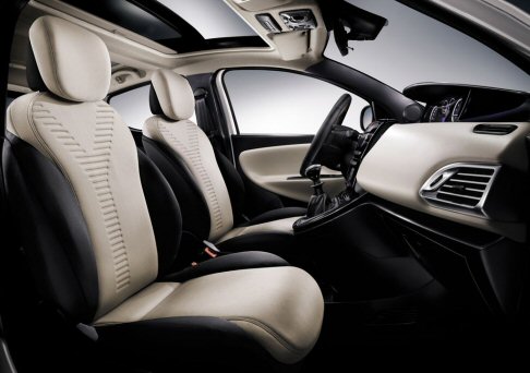 Lancia - Presente anche la nuova collezione 2012 di Lancia Ypsilon che si rinnova con alcuni eleganti elementi estetici. width=