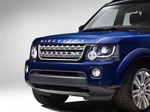 Land Rover - Potente ed efficiente, Land Rover Discovery 2014 adotta in sostituzione del motore 5.0 litri V8 a benzina l’unità 3.0 litri S/C, abbinato alla tecnologia intelligente Stop/Start per la riduzione dei consumi. width=