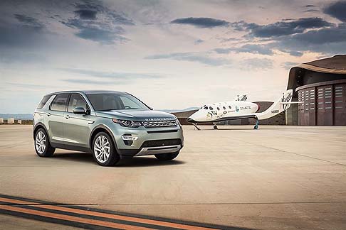 Land Rover - Sarà alla insegna dell’avventura e alla ricerca di esperienze uniche e indimenticabili, il concorso Ready to Discover nato dalla partnership tra Land Rover e la prima linea aerea spaziale destinata al trasporto passeggeri, Virgin Galactic. width=