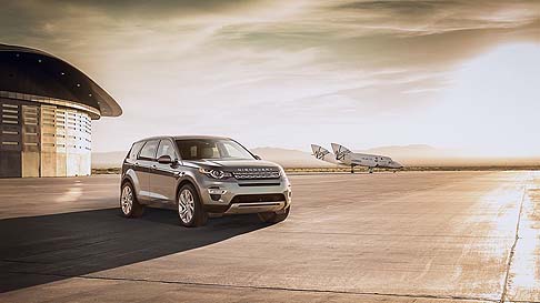 Land Rover - Il vincitore del primo premio si aggiudicherà un viaggio in New Mexico (USA) per 4 persone, che prevede una visita allo Spaceport America, base dei voli suborbitali di Virgin Galactic. width=